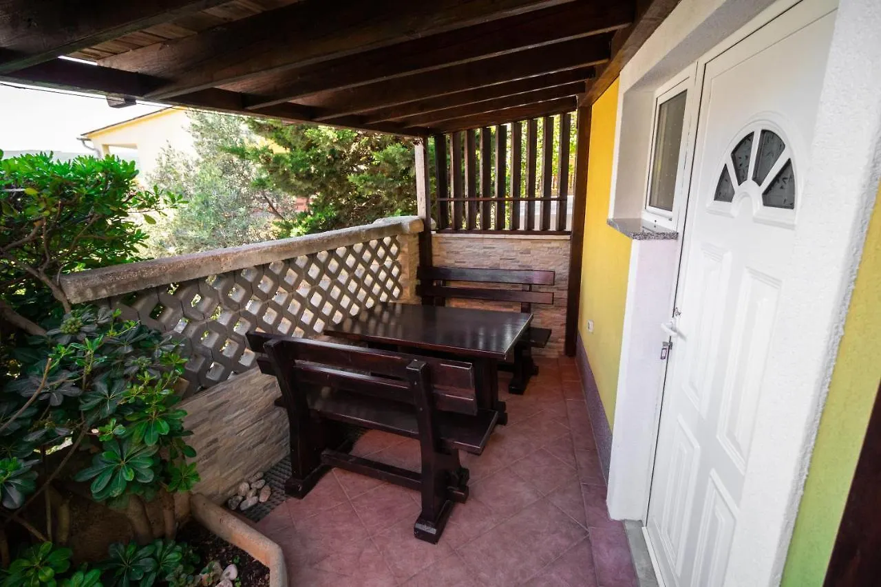 Apartment Apartmani Grguric Kornic Croatia